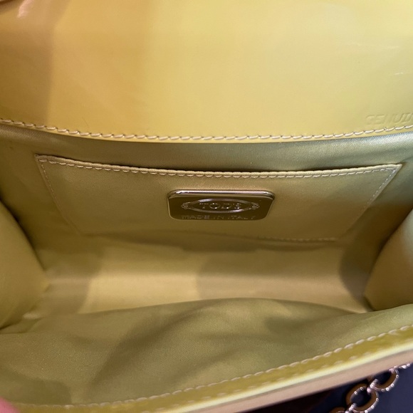 💯Authentic TOD’s bag bandoliera mini lime green - Picture 6 of 12